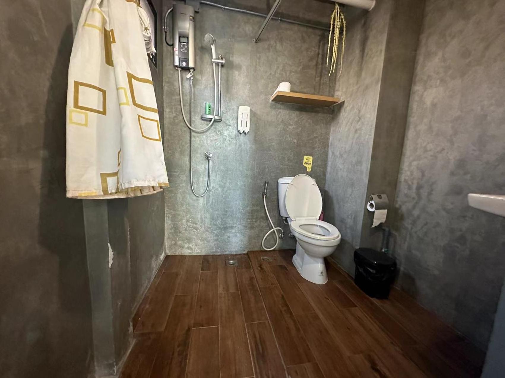 Silom Box Hostel *