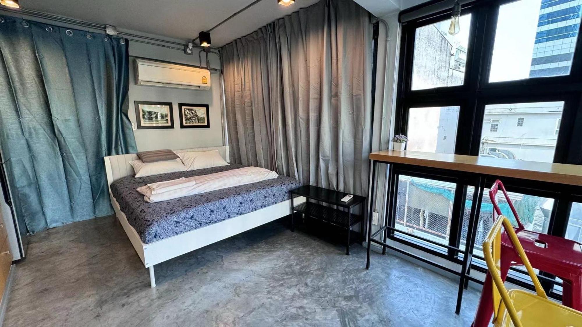 Hostel Silom Box *